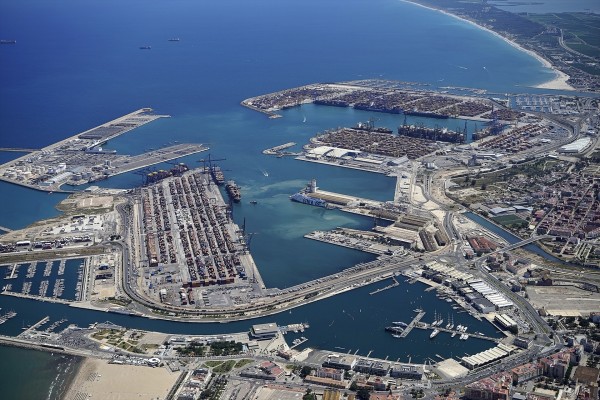 El Puerto de València reabre después de quedar cerrado por rachas de viento