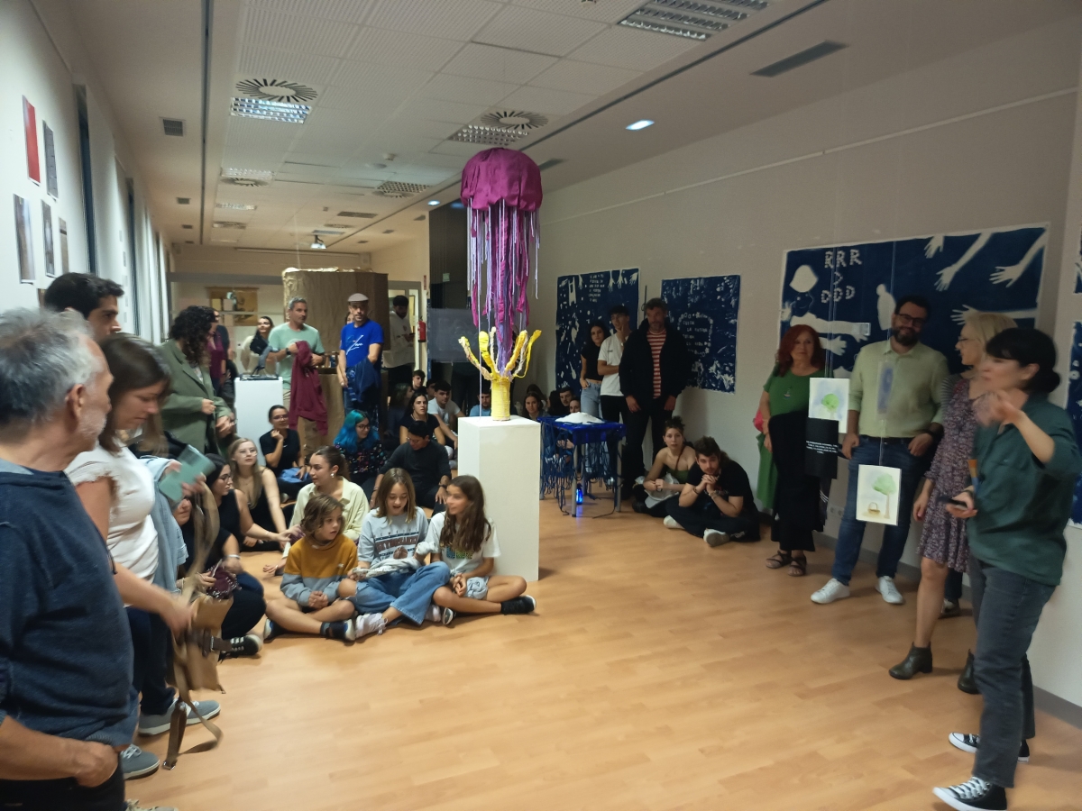 La UJI reflexiona sobre la problemática medioambiental a través del arte mediante una exposición 