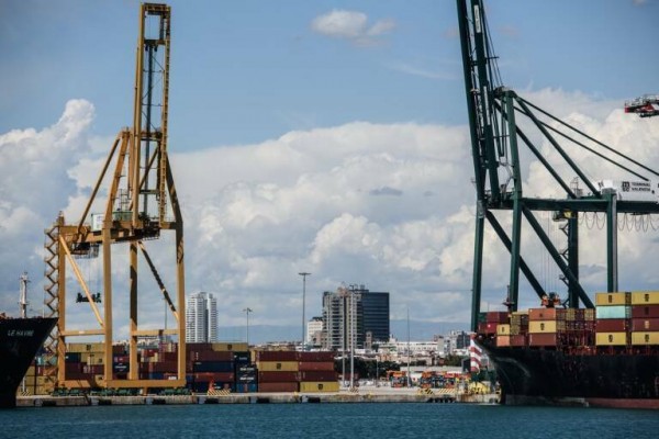 Las exportaciones de la Comunitat crecen un 6,4% en julio y alcanzan los 3.181 millones de euros