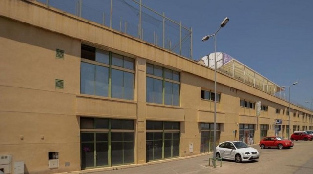 Servihabitat busca comprador para un edificio de 8.300 m² en el Complejo Comercial Gormaig de Cocentaina