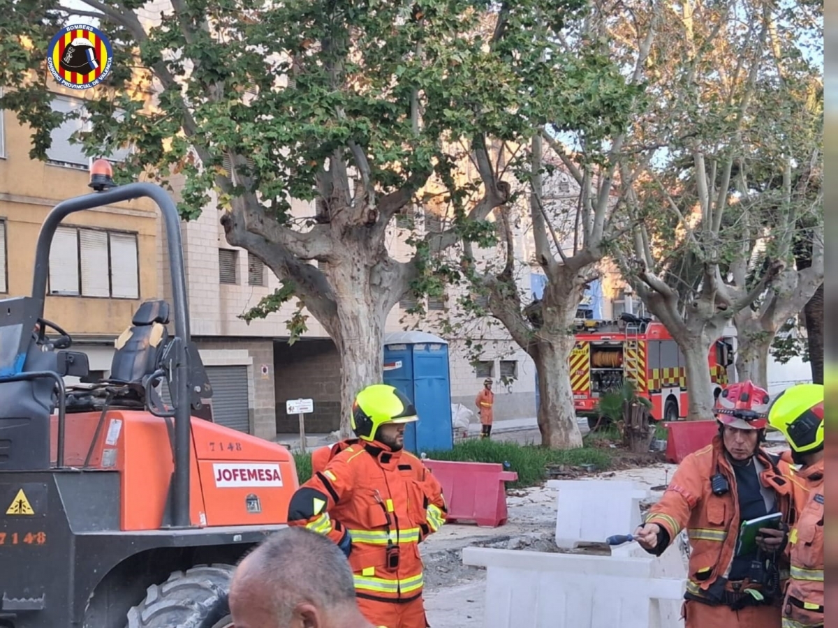 Evacuados una finca y un comercio por una fuga de gas en una calle de Sueca