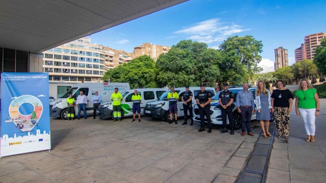 Benidorm expone su flota municipal de vehículos eléctricos y reafirma su apuesta por la movilidad sostenible