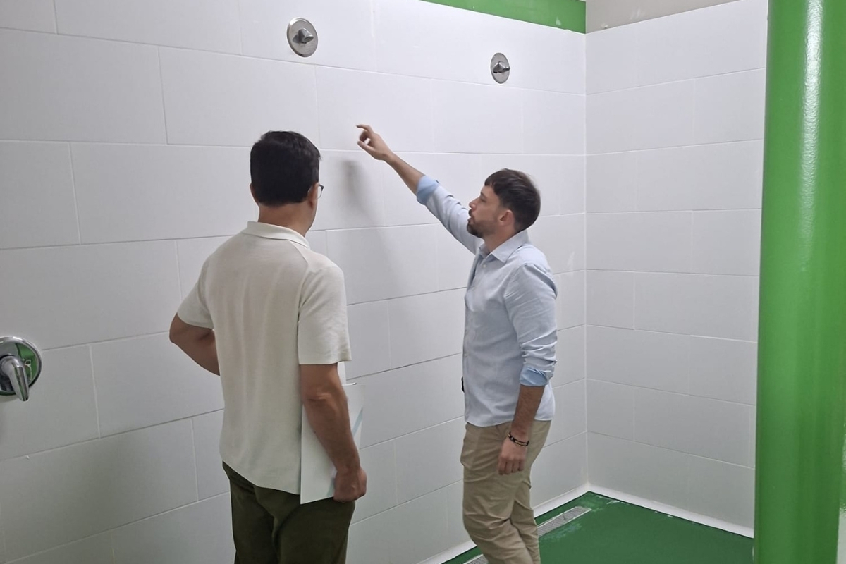 Arrancan las obras para renovar cuatro vestuarios del Palacio de Deportes de Cartagena por 40.000 euros