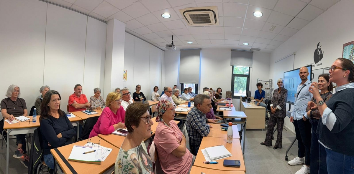 Benicàssim promueve el envejecimiento activo con las clases de la UNED Sénior para mayores de 55 años