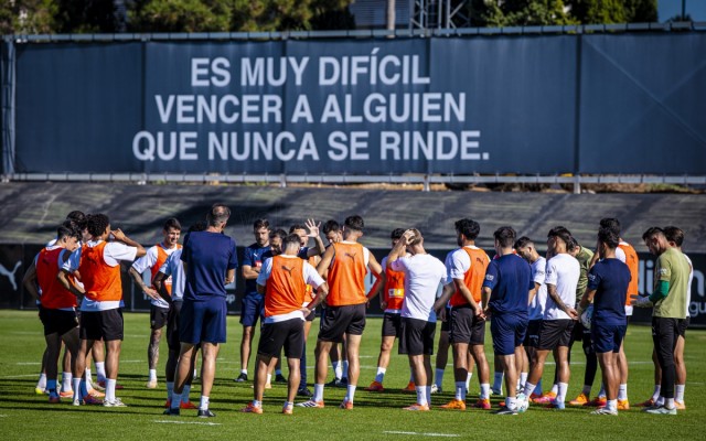 Foulquier y Ugrinic no se entrenan con el Valencia y no estarán ante el Deportivo Alavés