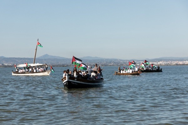 Decenas de personas recorren l'Albufera para exigir un embargo de armas a Israel 