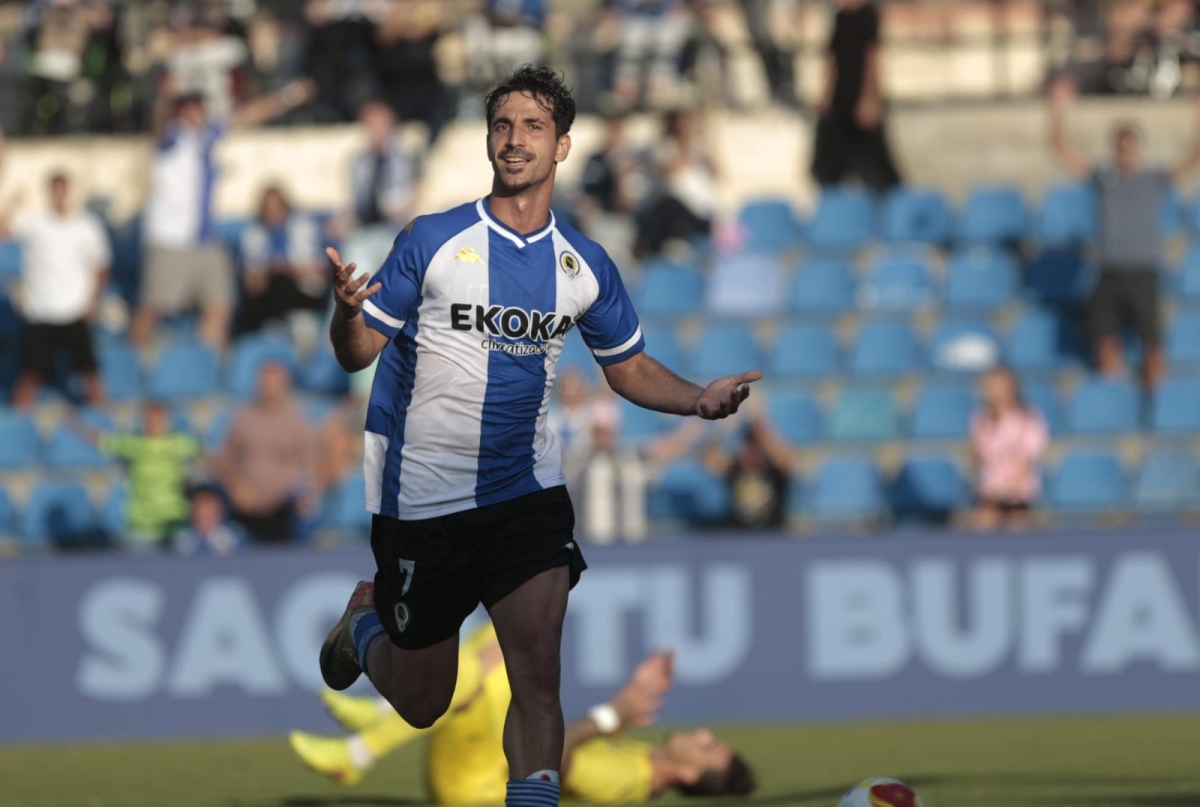 Oriol Soldevila celebra uno de sus goles al Villarreal CF B - Foto: FITO GONZÁLEZ