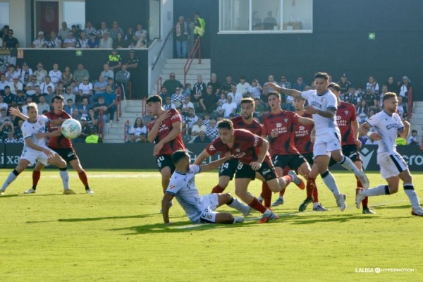 Cedidos Valencia CF: Primera titularidad de Alberto Marí con el Mirandés