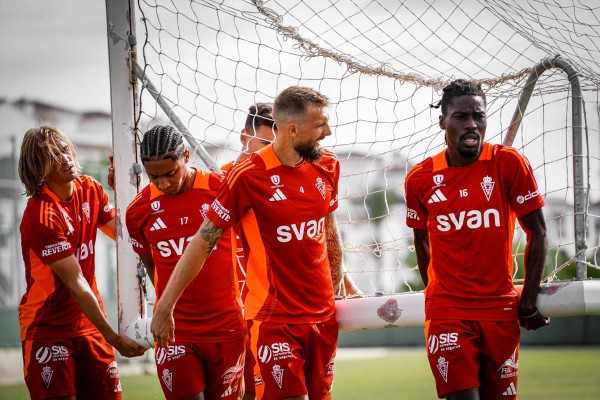 El Real Murcia, arropado por 2.000 hinchas en Alicante, defenderá el liderato frente al Hércules