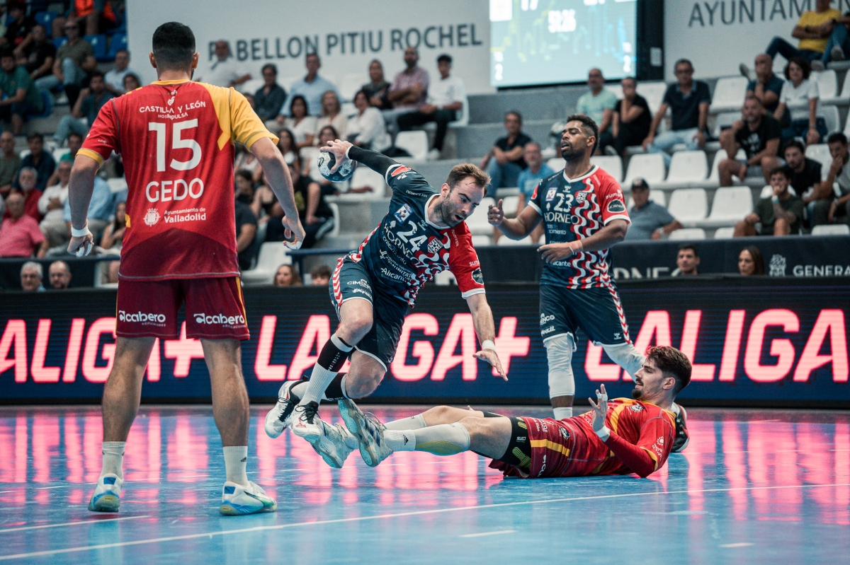 El Eón Alicante cae a manos del Recoletas Atlético Valladolid - Foto: Ismael Corbí