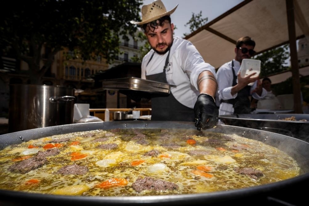 Medio centenar de locales ofrecen sus platos de arroz en el festival TastArròs en València
