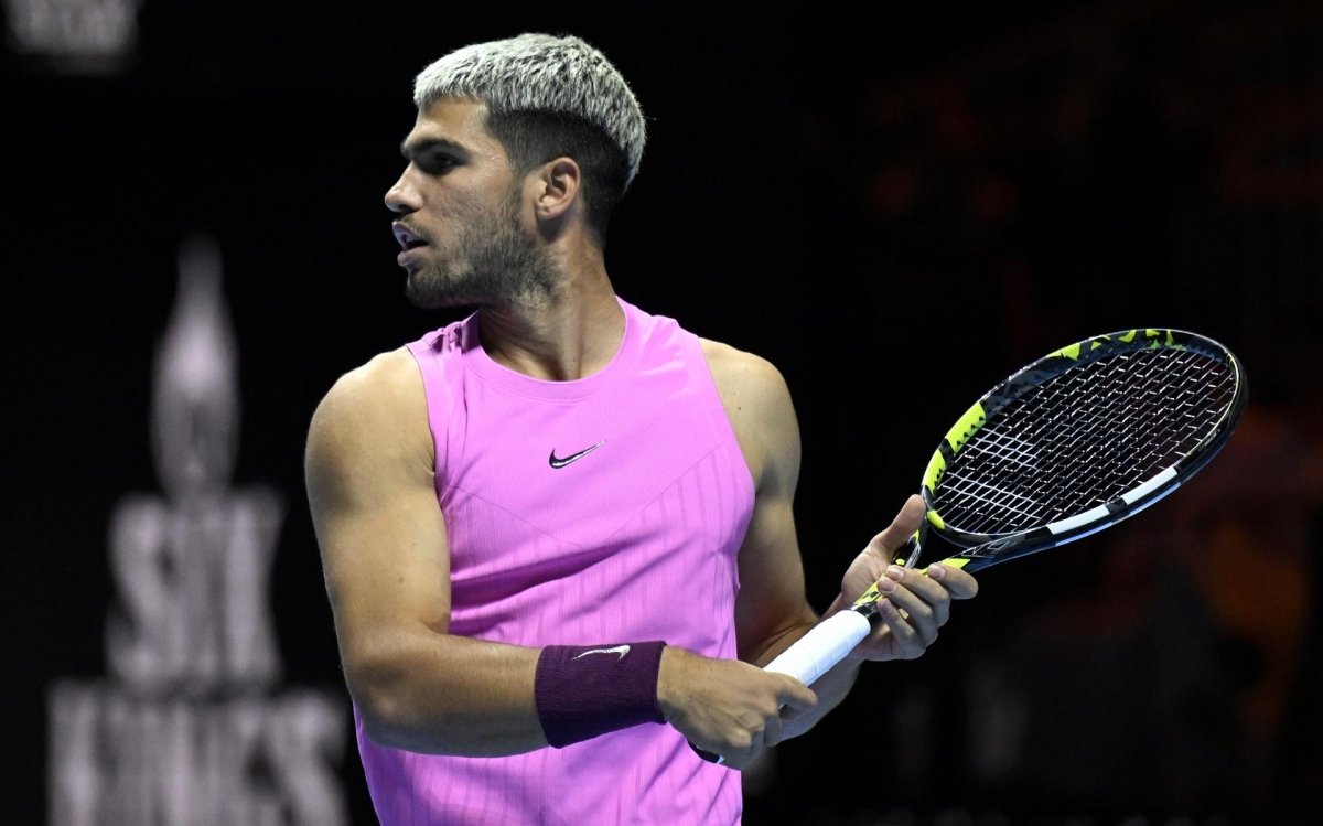 Alcaraz cae ante un Sinner mejor en la exhibición de Arabia y los seis millones de dólares son para el italiano