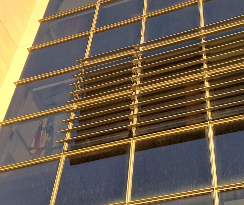 Justicia instalará un sistema de lamas de protección solar en la fachada sureste de la Ciudad de la Justicia de València