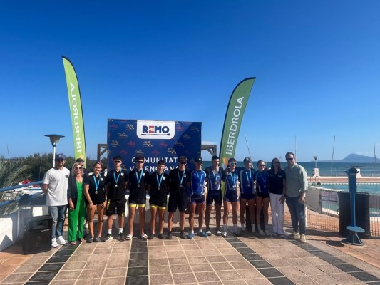 La séptima regata de la Liga Nacional Iberdrola de remo de mar, con acento valenciano