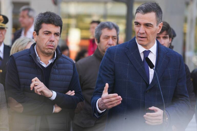 Carlos Mazón y Pedro Sánchez, en València, tras el incendio de Campanar. Foto: EP/JORGE GIL - 