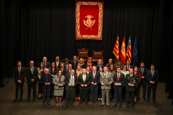Vila-real reconoce con la Medalla de Oro a cinco referentes del progreso local y otorga la Medalla de Honor al empresario José Vicente Tomás