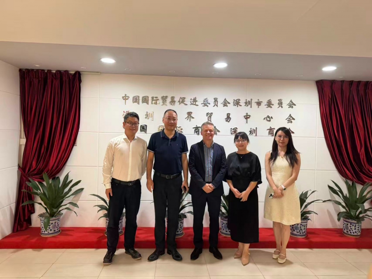 Ortuño en su visita a Shenzhen.