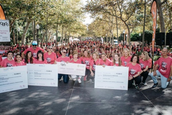 Castelló reúne a más de 5.000 personas en la XI marcha solidaria contra el cáncer de mama Un paseo por la Vida 