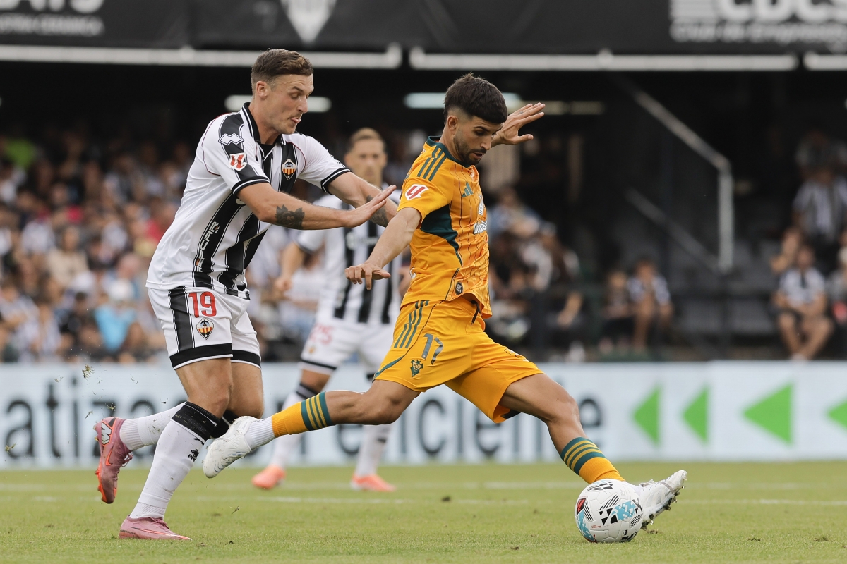 El Castellón pierde en un partido marcado por su mal inicio y la expulsión de Ronaldo