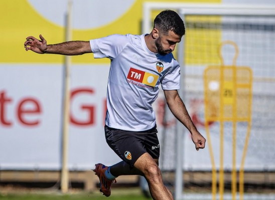 Corberán no recupera a ninguno de los lesionados y 'pesca' en el Mestalla para viajar a Vitoria