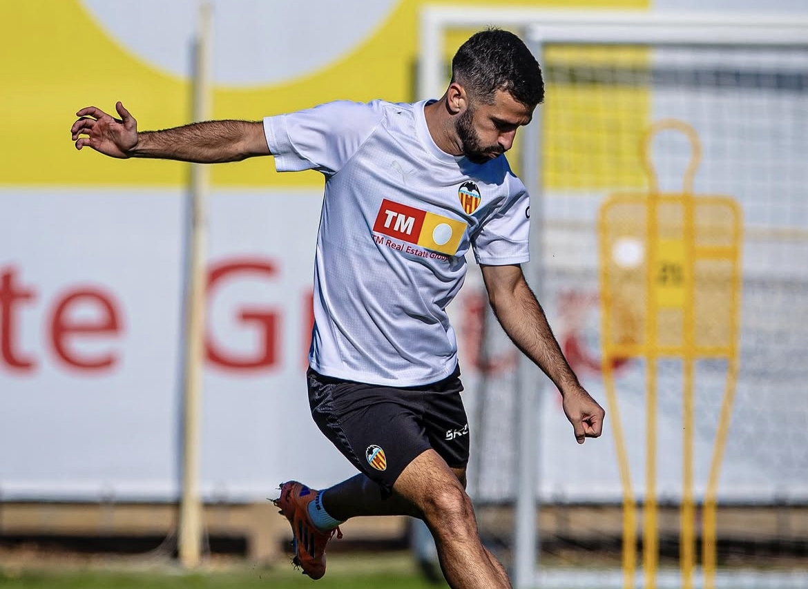 Corberán no recupera a ninguno de los lesionados y 'pesca' en el Mestalla para viajar a Vitoria