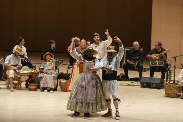 Tres grupos de folklore de Castelló participan en la V Trobada de Grupos de Danses y Rondalles