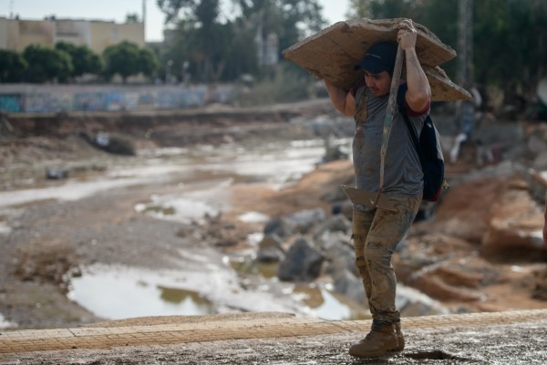 Familias desplazadas y trabajo autónomo perdido, claves para los sindicatos tras la Dana