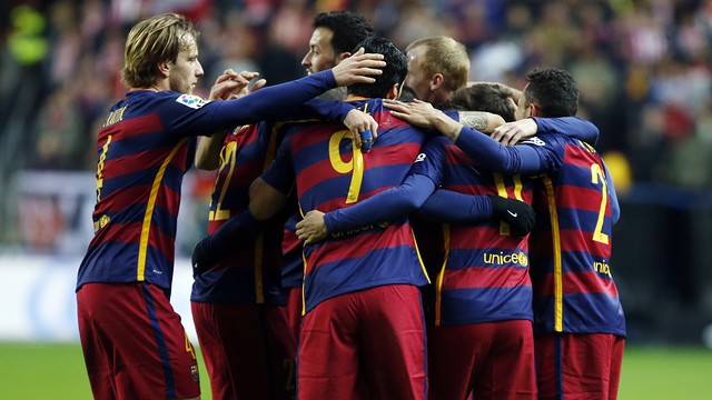 El Barça vence al Betis y continúa líder