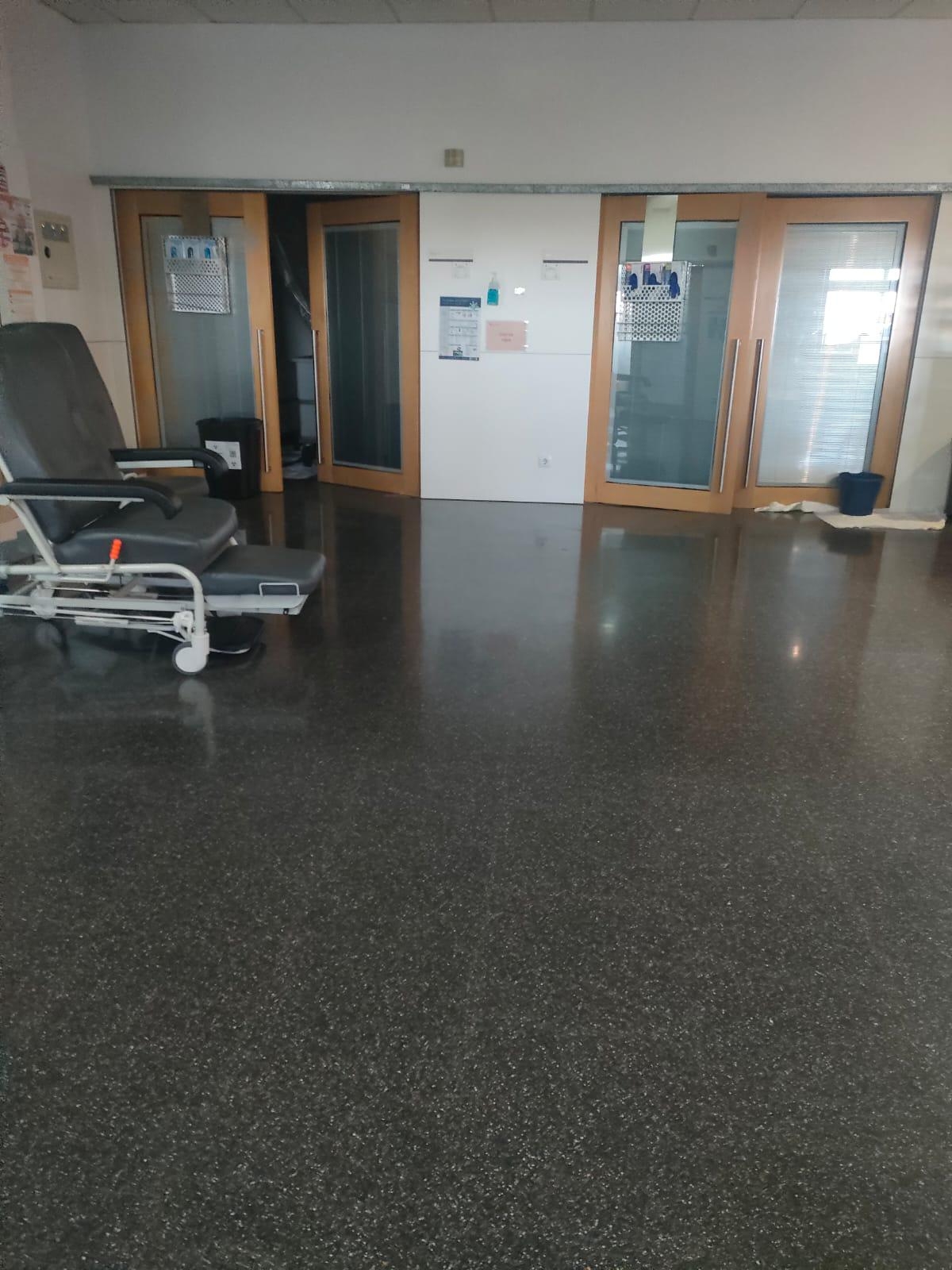 Compromís denuncia que dos boxes de la UCI del Hospital de Dénia siguen cerrados tres semanas después de las lluvias 