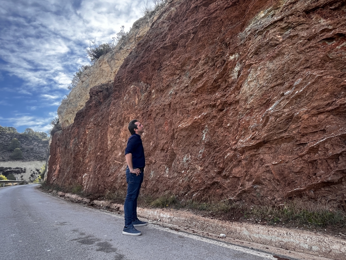 Petrer refuerza la seguridad del camino de la Almadraba con una malla de contención ante el riesgo de desprendimientos