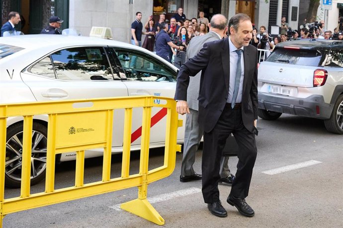 Archivo - El exasesor del exministro José Luis Ábalos Koldo García a su llegada al Tribunal Supremo, a 23 de junio de 2025, en Madrid (España). - 