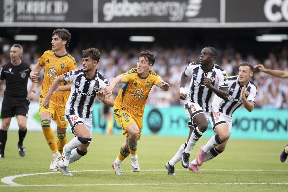 La racha positiva del Castellón termina con polémica arbitral