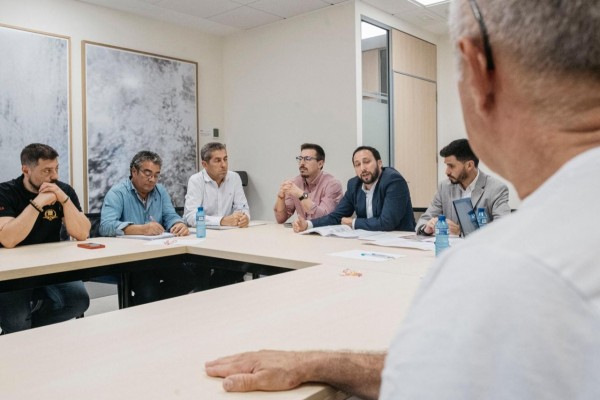Castelló da inicio a los trabajos para la instalación del mercado provisional en la plaza Santa Clara
