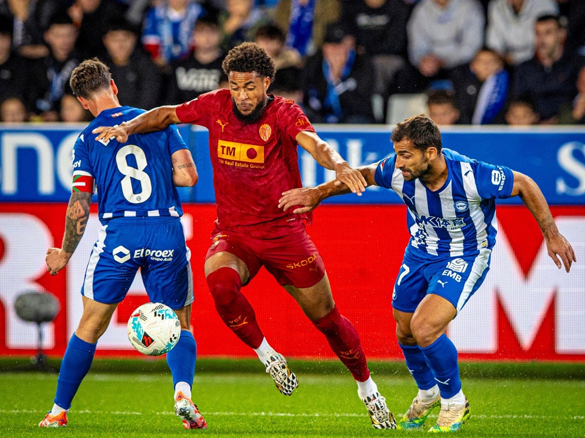 El Valencia CF suma un punto pero no disipa las dudas en Vitoria