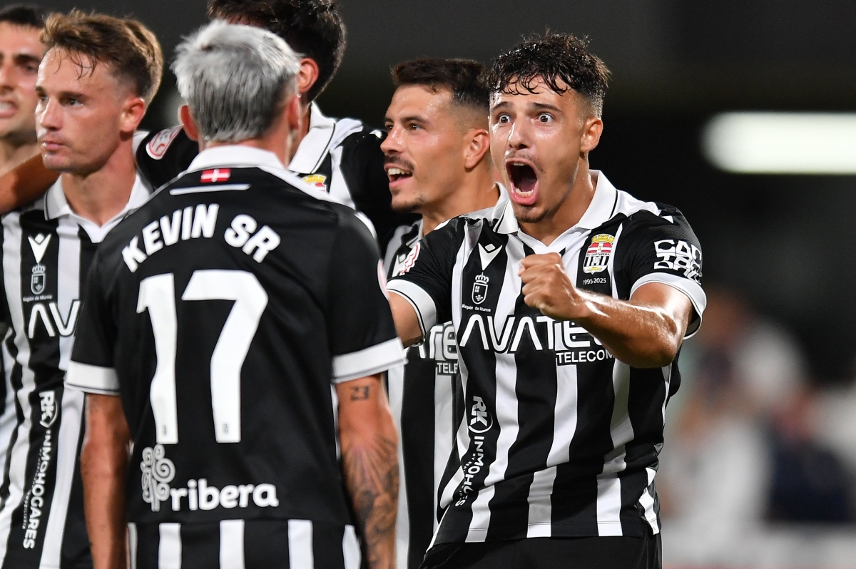 El Efesé hace del Cartagonova un fortín estando en casa al nivel del Madrid y el Barça 