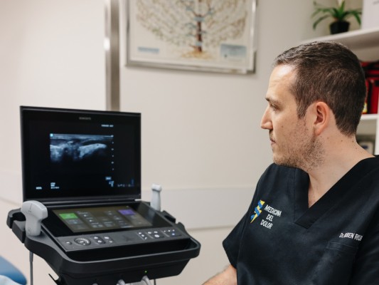 La Unidad del Dolor de Vithas Valencia aplica un tratamiento efectivo con radiofrecuencia para el dolor lumbar por artrosis