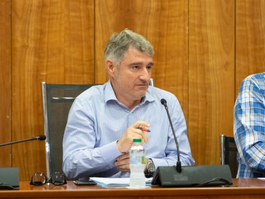El PSOE acusa a Vegara de blanquear la represión franquista que condenó a Miguel Hernández