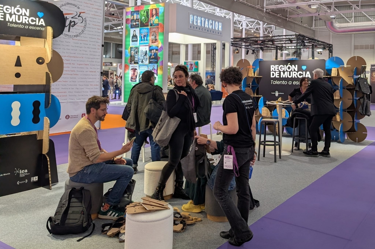 Treinta profesionales de las artes escénicas de la Región promocionan el sector murciano en la feria Mercartes 