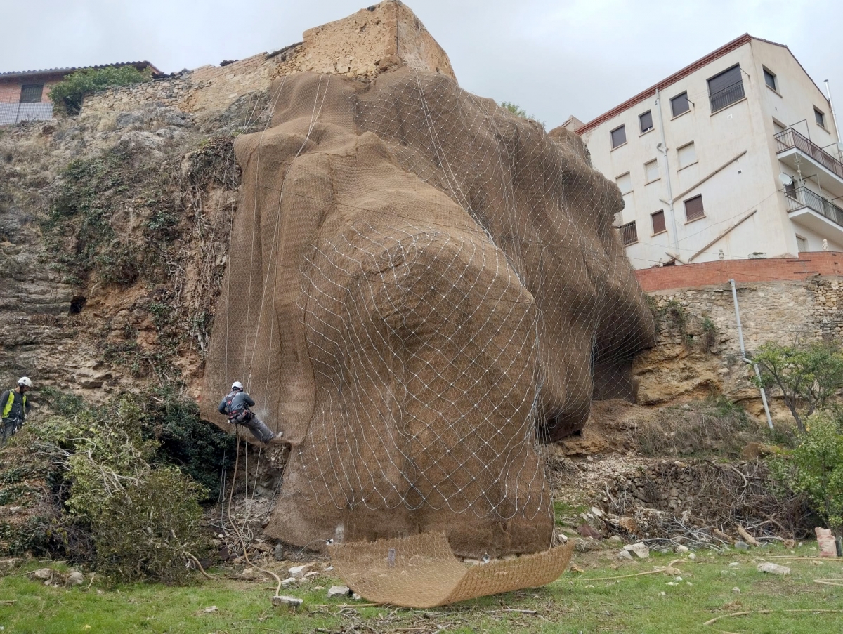 La Diputación de Valencia interviene en un talud en Vallanca para evitar desprendimientos sobre el núcleo urbano