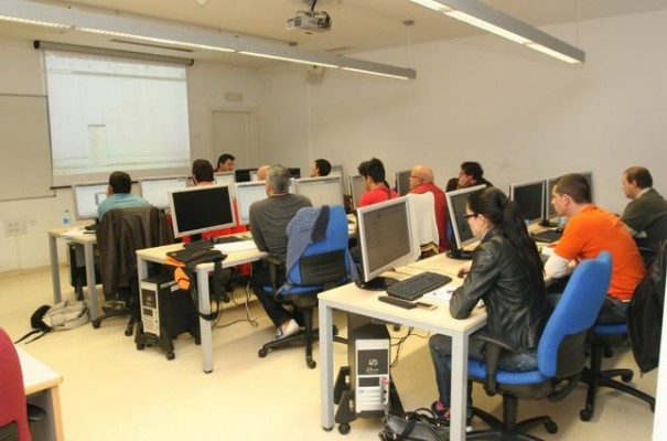 El Servef oferta 4.300 plazas de formación a desempleados en centros propios