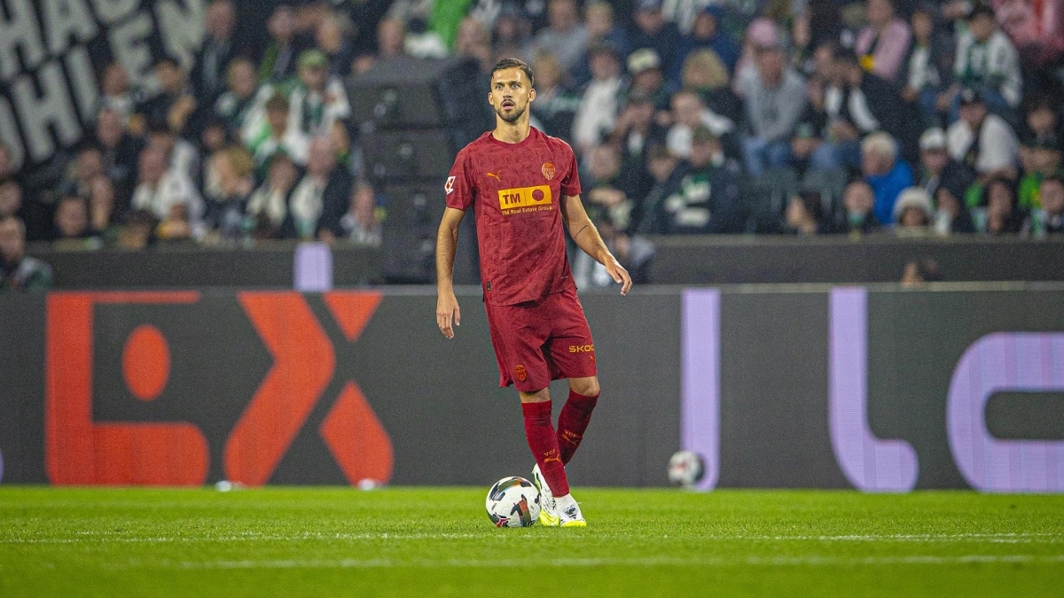 Copete sufre solo un golpe en la pierna y podría llegar al partido del Villarreal
