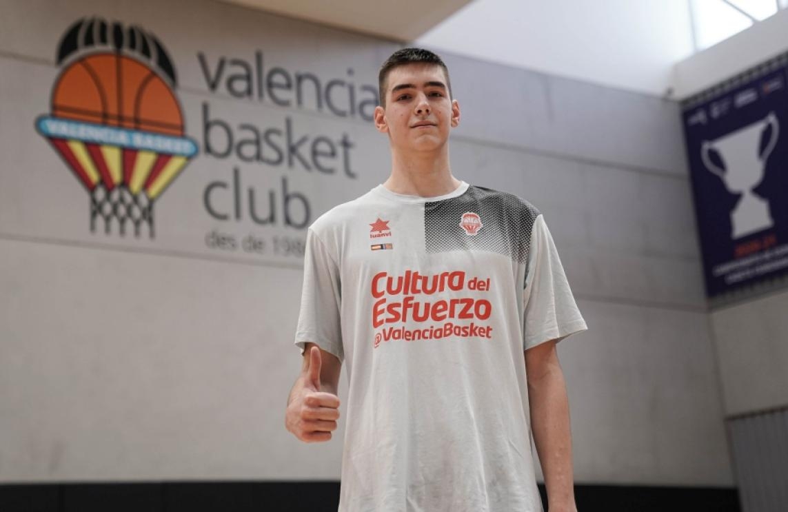 El prometedor joven Dzepina deja el Valencia por la NCAA