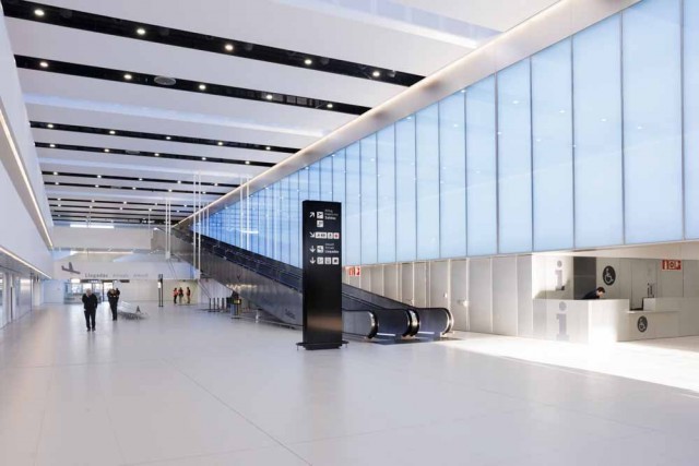 El aeropuerto de Corvera sigue volando bajo: pierde pasajeros nacionales en 2025 y no llega al millón de viajeros