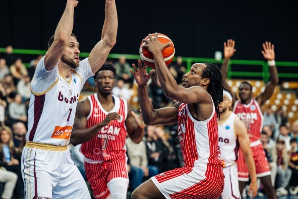 Un UCAM CB con pocos argumentos cae en la pista del histórico Bosna en la FIBA Copa de Europa