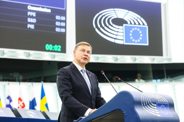 La UE sigue adelante con los aranceles al coche eléctrico importado desde China