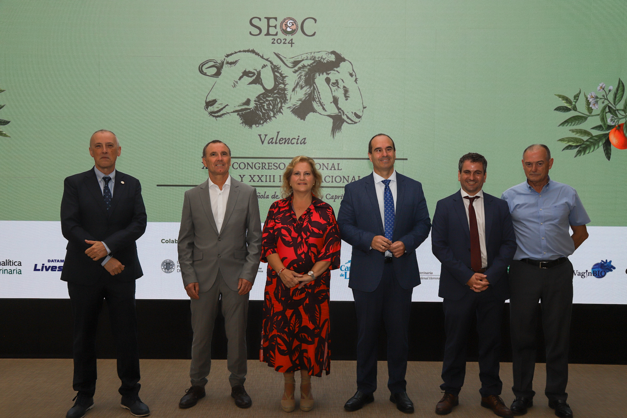 Más de 200 veterinarios y técnicos del ovino y caprino analizan el sector en la universidad