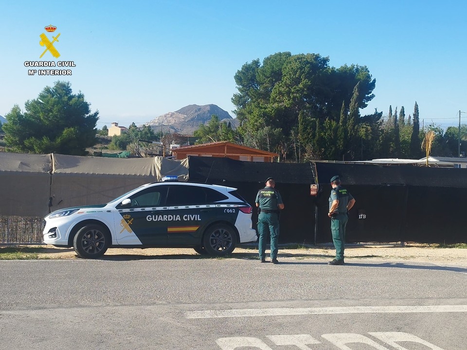 Otra de las fincas con construcciones irregulares identificadas por la Guardia Civil en Alicante.