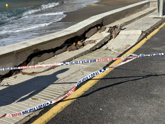 Litoral valora los desperfectos del temporal de marzo en el Portús para exigir a Costas su arreglo