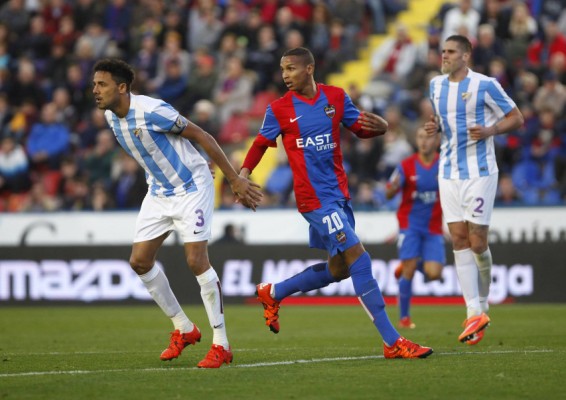 El Levante se agarra a un milagro en Málaga para seguir en Primera