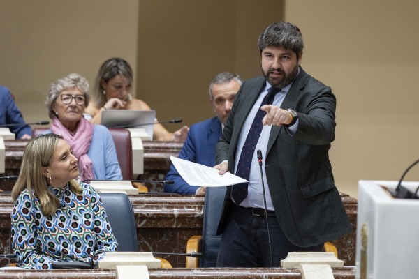 El Gobierno evita los retoques de la oposición y mantiene intacta la ley de Simplificación Administrativa con el aplauso de los empresarios